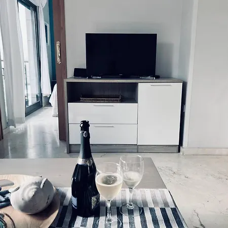 Upscale, Canteras Balcony